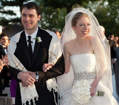 who is chelsea clinton married to